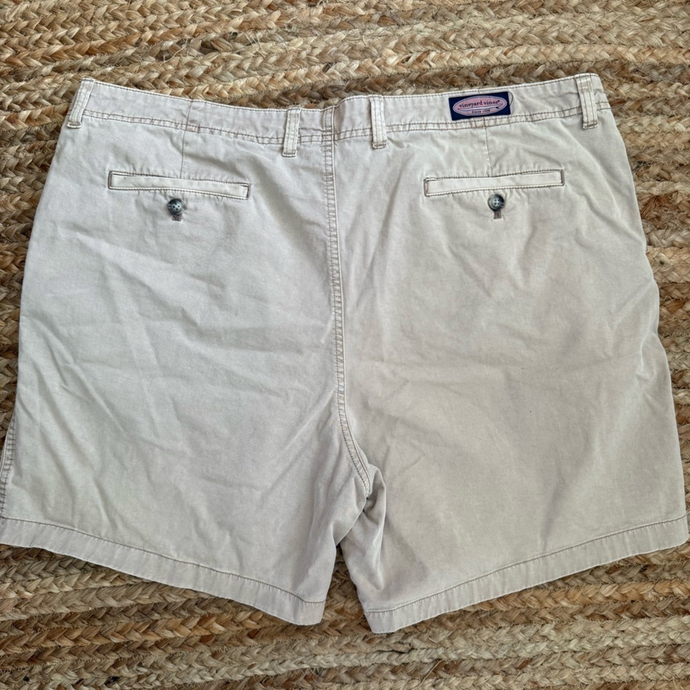 Vineyard Vines Men’s Size 42 Tan Khaki Shorts - Picture 2 of 5
